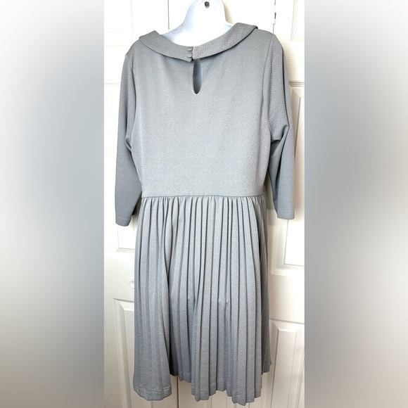 MODCLOTH Presentation Perfection Dress Gray Pleated Collared Textured Knit Pinup - Picture 9 of 13